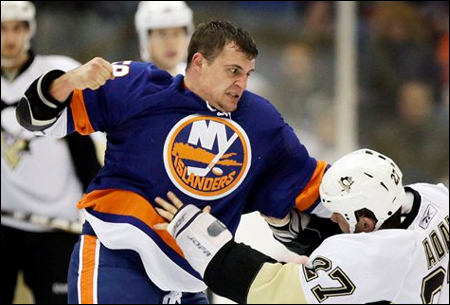 2011-09-10-islandersfight