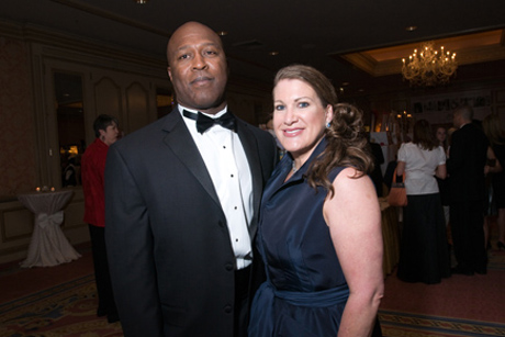 Top 94+ imagen coach lovie smith wife