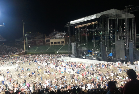 wrigley field stage concert rooftop concerts owners upset blocks theheckler